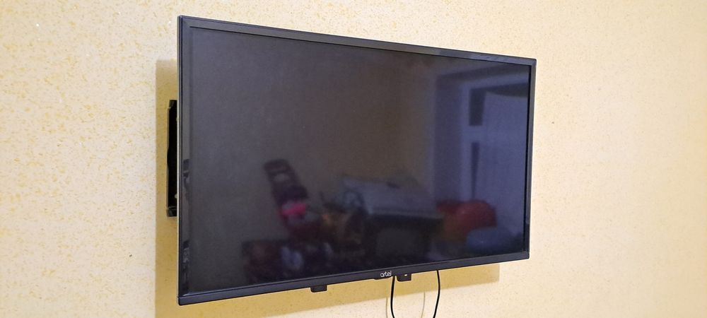 Artel televizor 32 lik srochna sotiladi