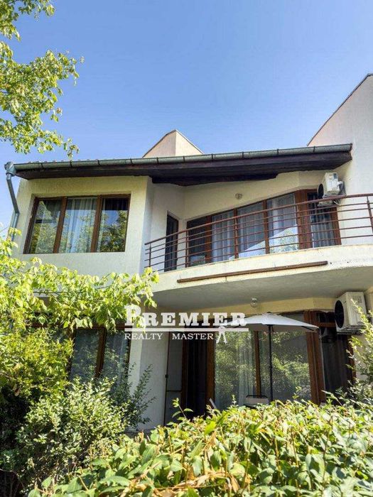 Продава се напълно оборудвана и обзаведена двуетажна къща