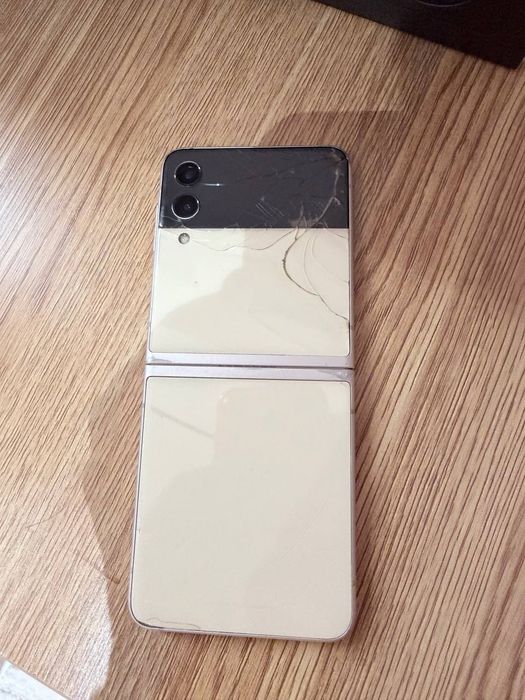 Продаётся Samsung Zflip 3