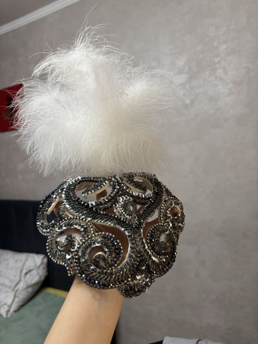 Саукеле ручной работы.