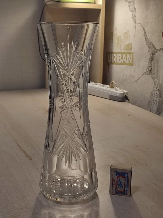 Продам хрустальные вазы.