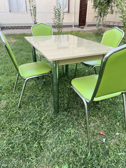 Срочно продам стол стулья