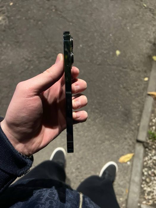 продаю iphone 13 pro 512gb
