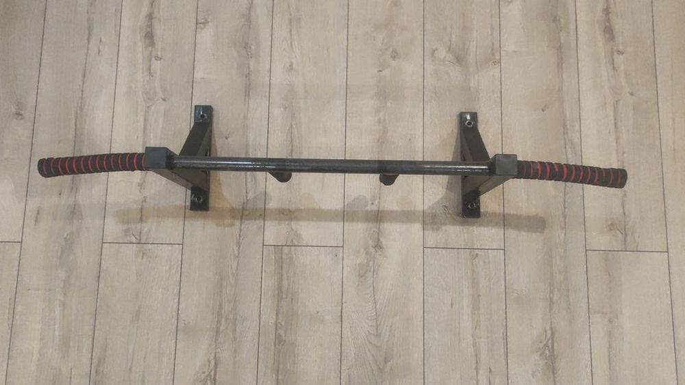 Турник в хорошем состоянии