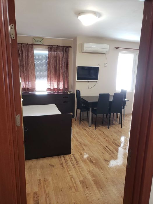 Едностаен, обзаведен апартамент под наем в центъра на Хасково