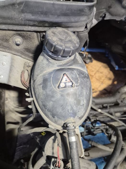 Разширителен съд Мерцедес W212 W204 казанче антифриз Mercedes E C