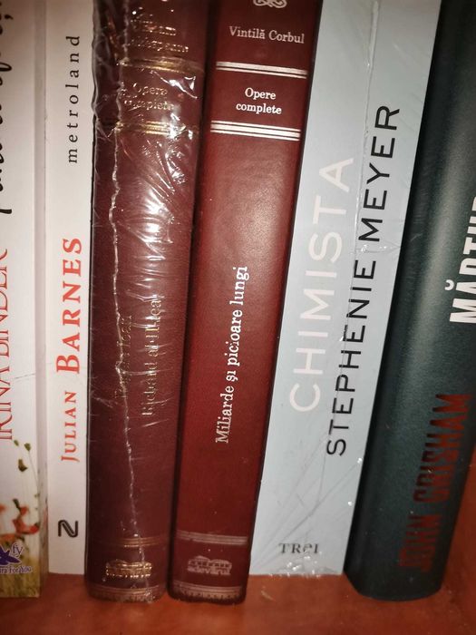 Vând cărți din Colecția De Lux Adevarul