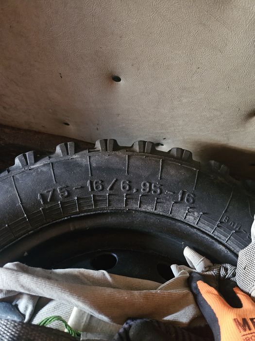 Гуми  ВЛИ-5 с джанти за Нива