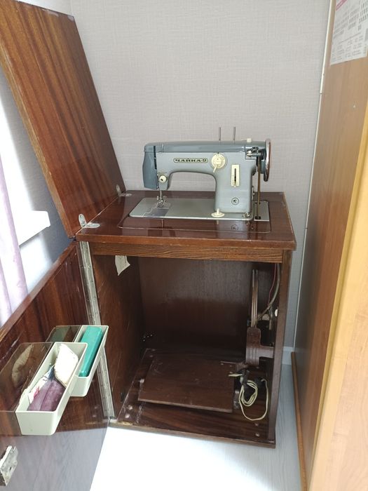 Продам швейную машинку "Чайка"