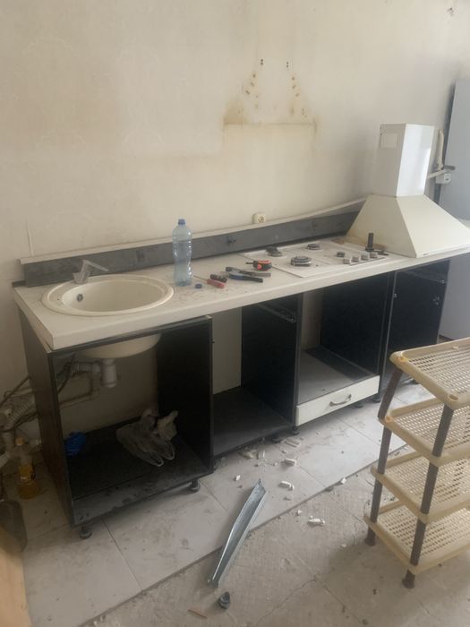 Продам кухонный гарнитур целый