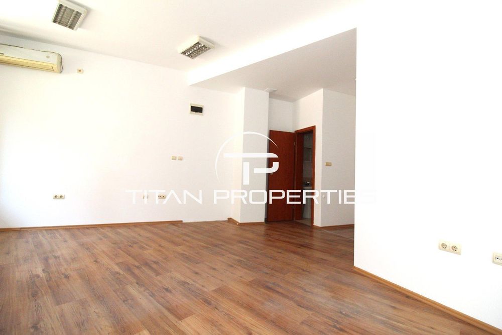 Дава се под наем Магазин в Пловдив, Гагарин - 48 кв.м за 350 € - Снимка #1