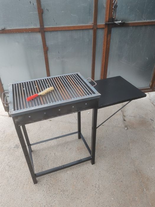 Grătar 60*40cm cu masă 40*45 cm