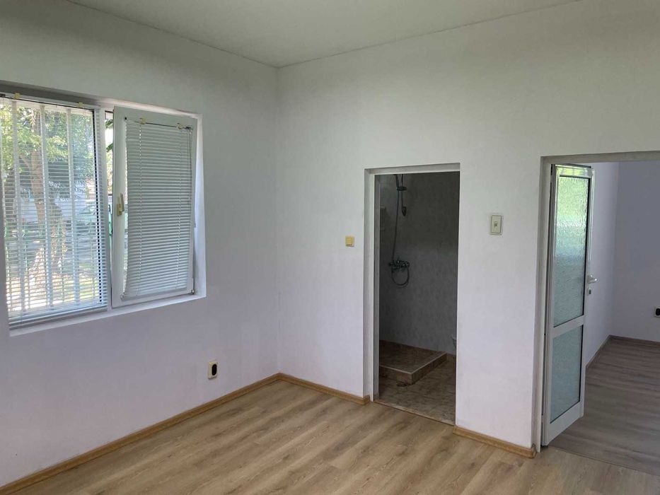 Дава се под наем Офис в Генерал Тошево - 40 кв.м за 204 € - Снимка #18