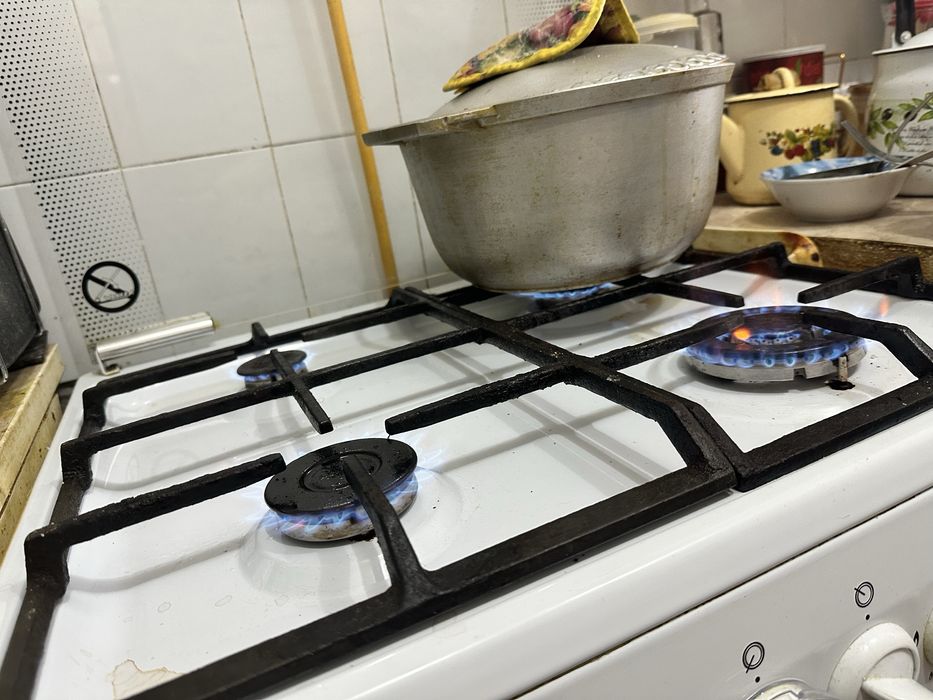 Продам газ плиту.