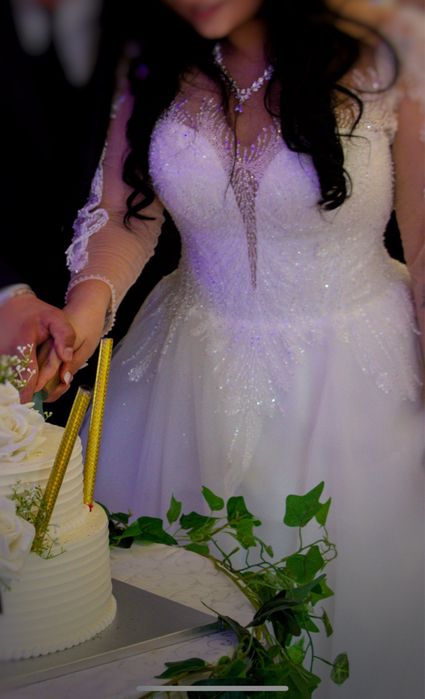 Vand rochita de mireasa