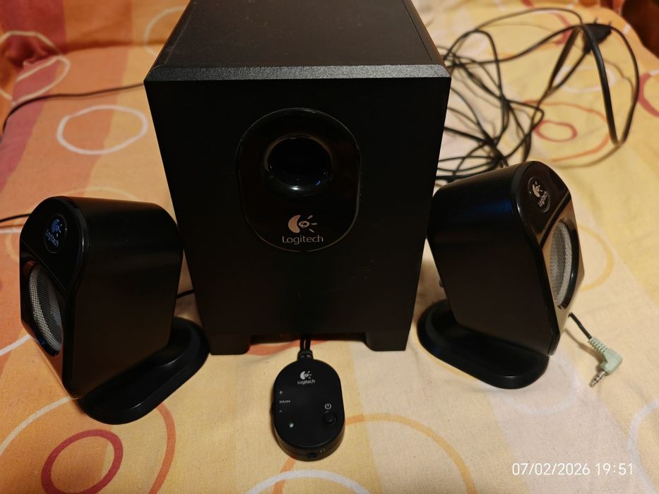 Vând sistem Logitech 2.1  X-210