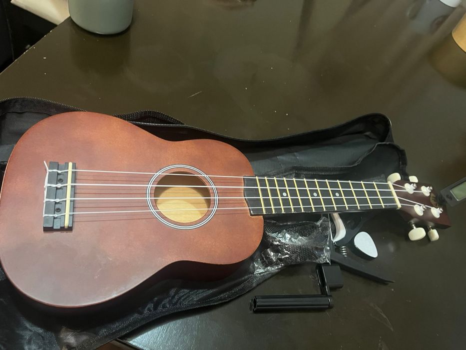 Продается укулеле комплект