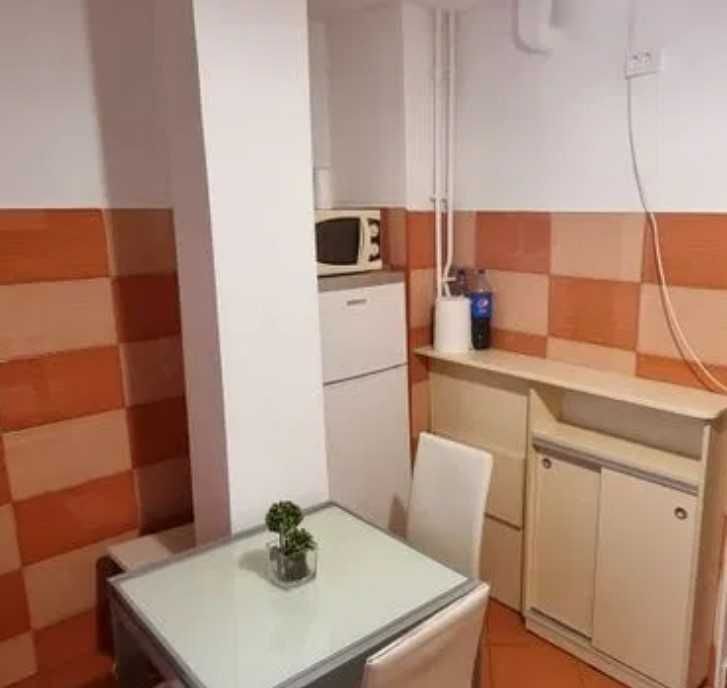 Дава се под наем Тристаен апартамент в Бургас, Ветрен - 100 кв.м за 510 € - Снимка #1