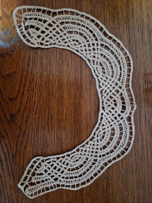 Manusi si gulere crosetate/brodate