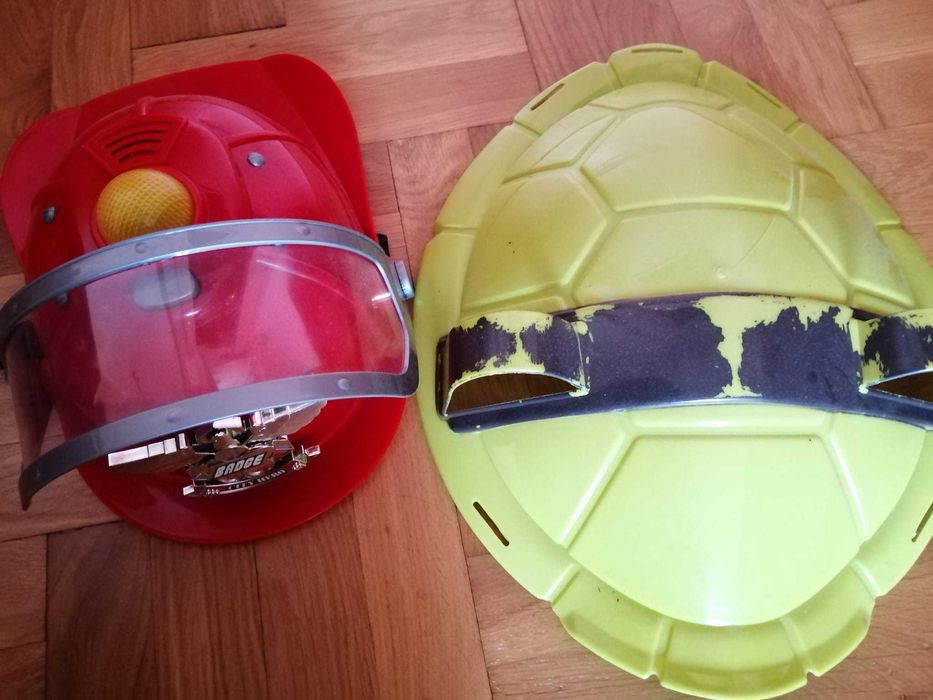 Голяма кола на Бен 10, каска и щит, всичко за 5 лв общо