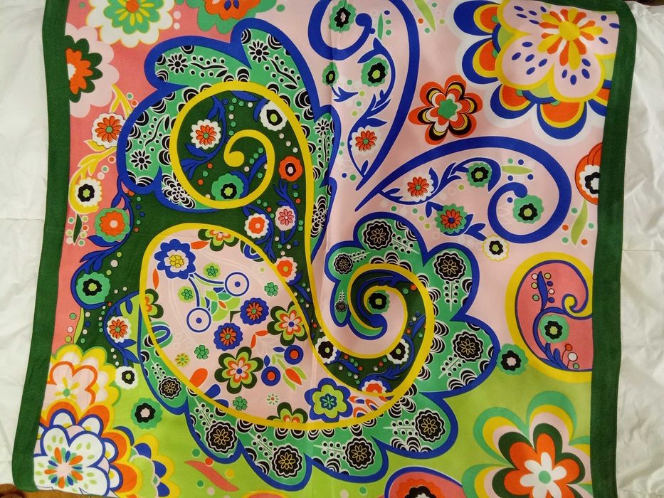 Нови копринени шалове 60/60 см - 5 евро.