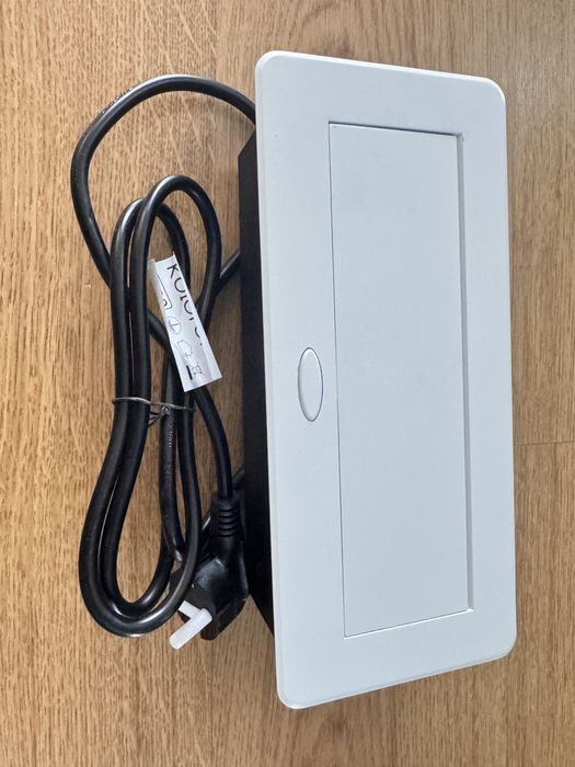 Priza incorporabila in blat