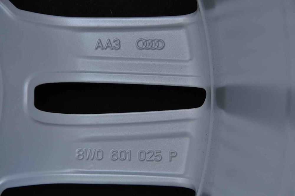 Jante 17 inch Originale Audi A4 8W B9 R17