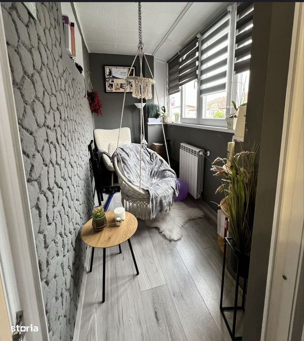 De vanzare apartament cu 3 camere, 2 balcoane, renovat, zona Pascal