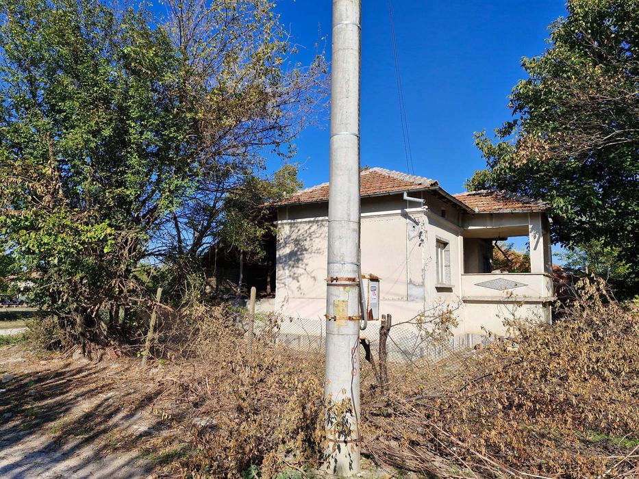 Продава се Къща в с. Градище, Област Плевен - 300 кв.м за 52 €/кв.м - Снимка #1