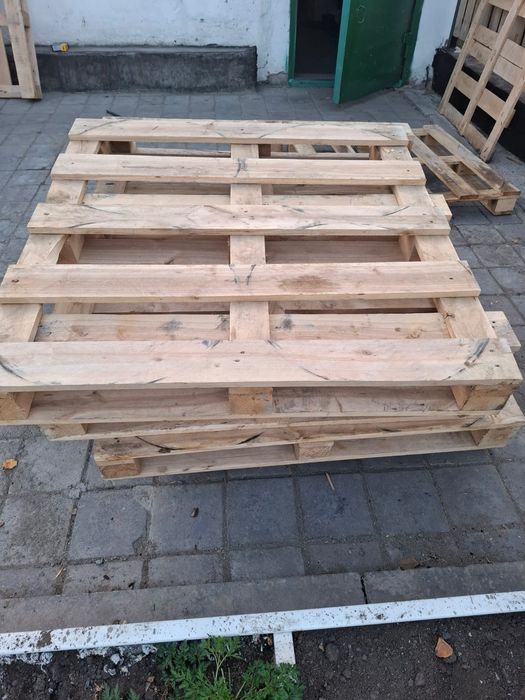 Продам поддоны  размер 1300×1300