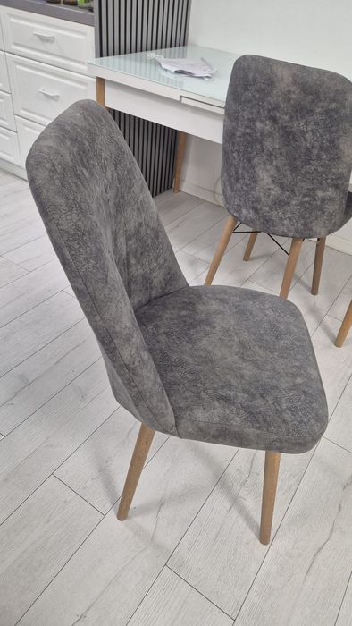 Masa dining extensibila cu 6 scaune