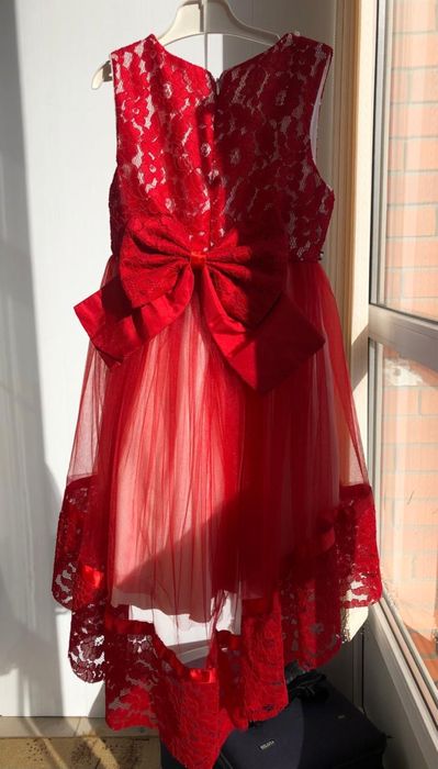 Продам детские платья.