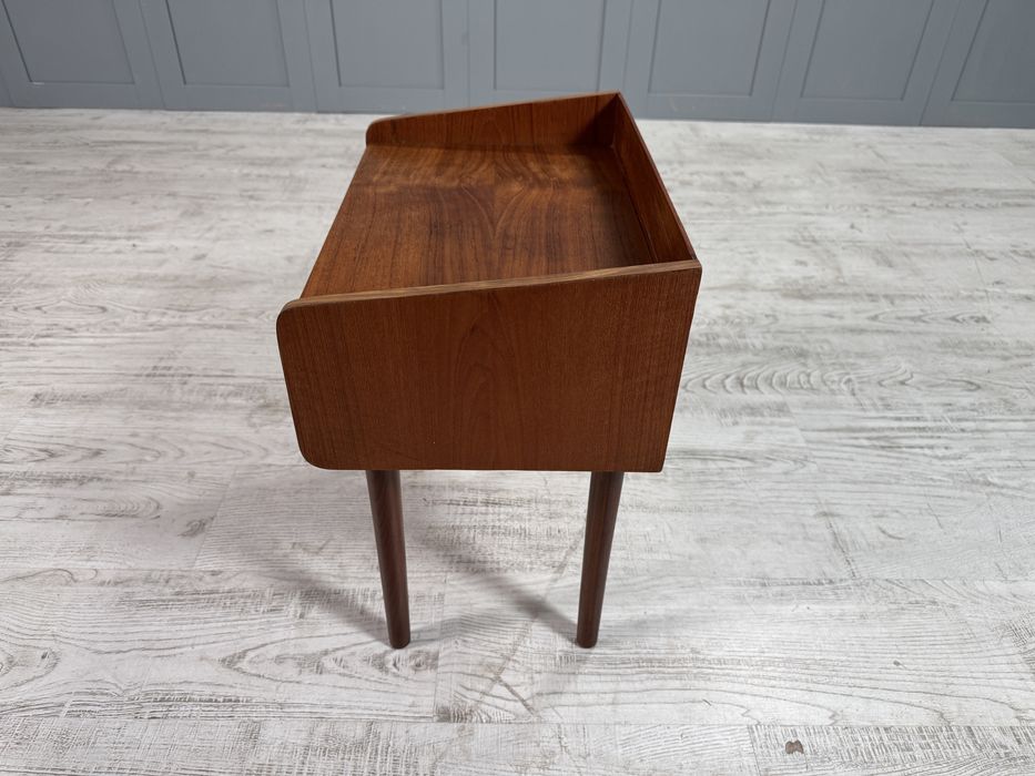 Винтидж нощно шкафче Д1146