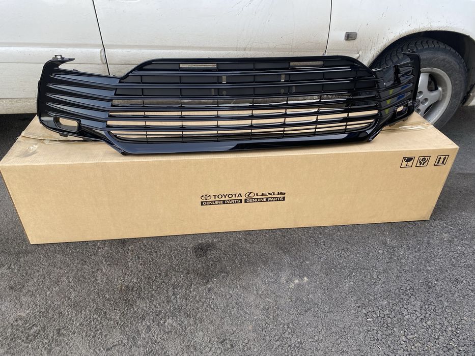 Решетка бампера Тойота камри 75 оригинал