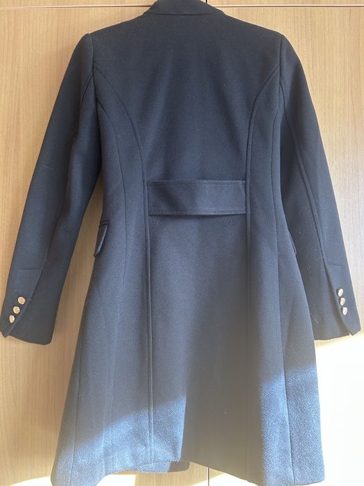 Стилно черно палто