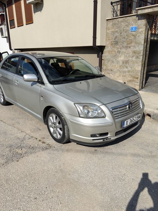 Продавам Тойота Авенсис 2004 г