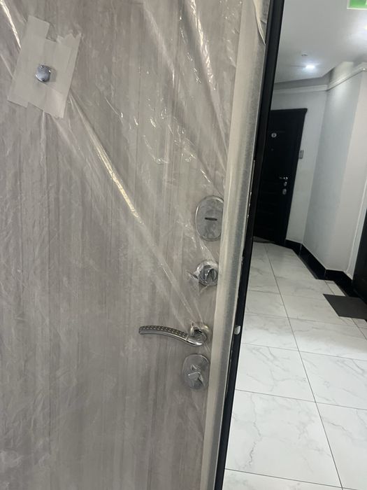 Дверь взодная 2 замка