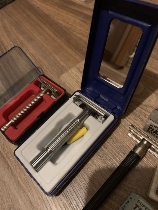 Бритвы плюс набор лезвий.