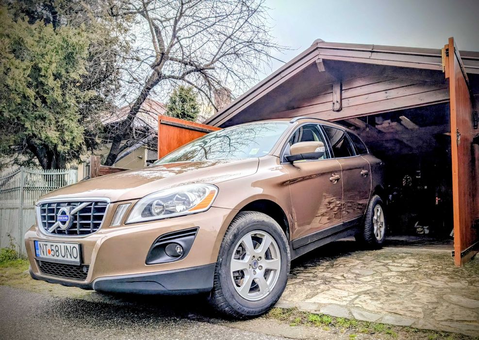 Volvo XC60 2.4 D Tractiune fata An Fabricatie 2010 Culoare Deosebita