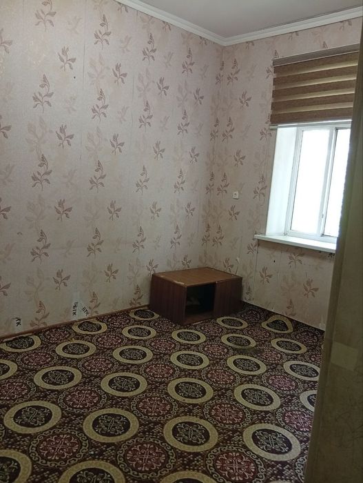 Сдаётся 1 ком квартира в центре Чирчика 2 этаж на базаре