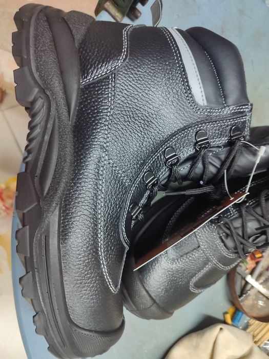 Продам рабочие спец ботинки