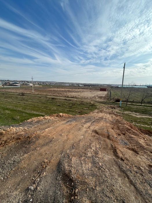 Участок в доль дороги продам