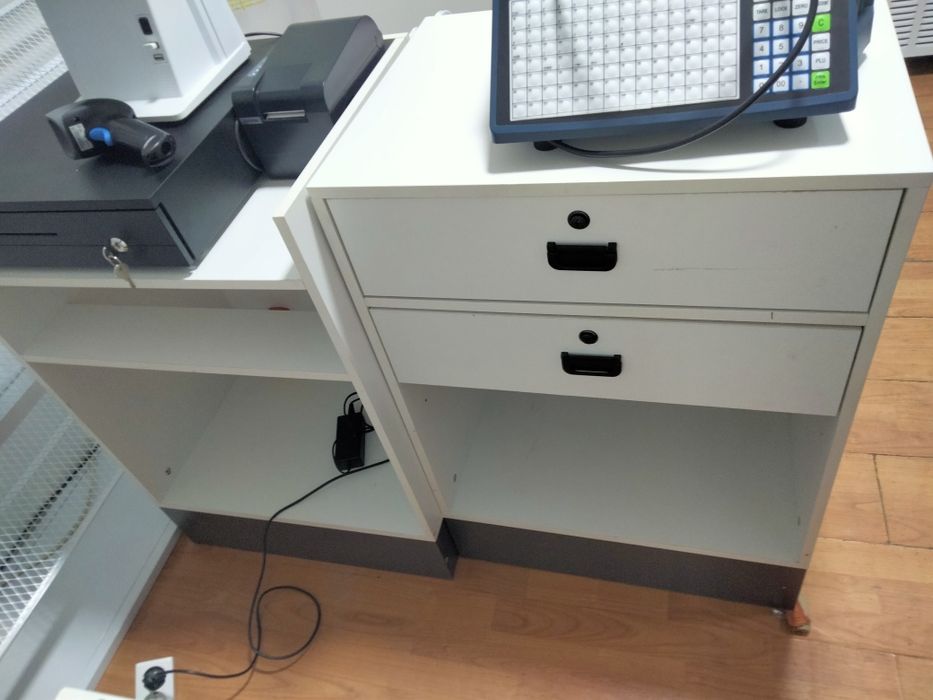 Продам кассовую зону