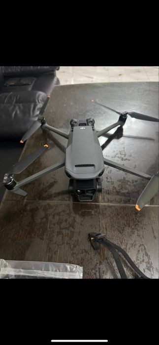 Продавам DJI Mavic 3 Pro Fly More Combo (DJI RC) – Отлично състояние + Подарък ND филтри