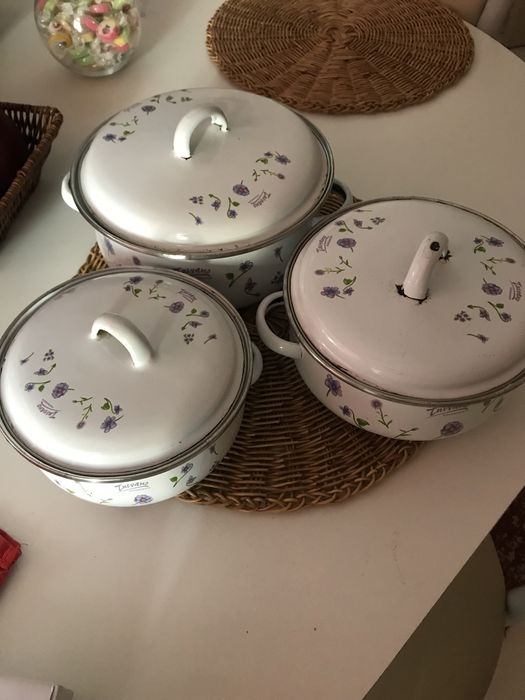 Набор кастрюлек