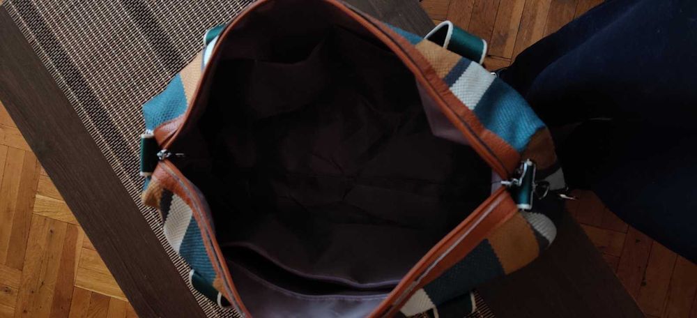 Модерна пътна чанта на раета