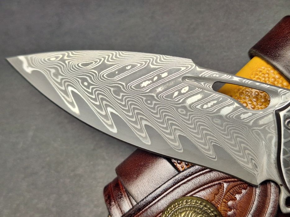 Сгъваем нож от дамаска стомана VG-10 стомана с кожен калъф