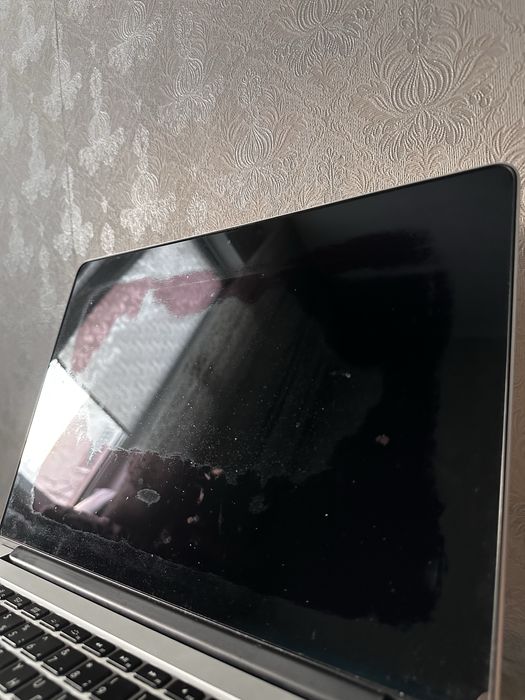 Macbook Pro 2015 год 16/256