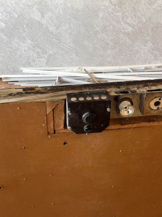 Входные двери с замком