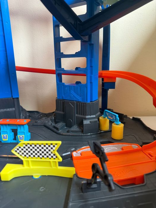 Set de joaca Hot Wheels Ultimate garage